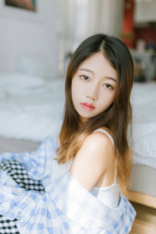 国产白嫩漂亮的大学美女
